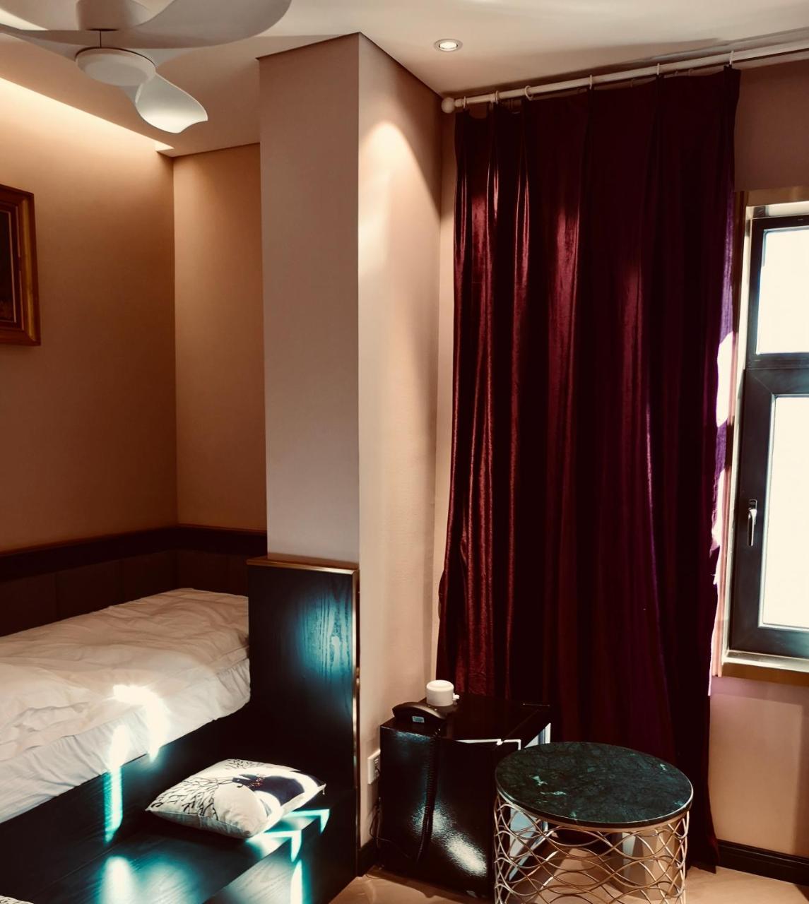 Moon And Chalice Boutique Hotel Kunming Exteriör bild